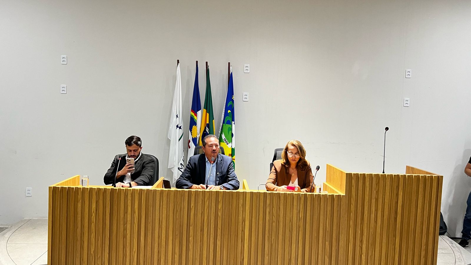 5ª SESSÃO ORDINÁRIA TEVE PAUTA COM VÁRIAS INDICAÇÕES E PROJETOS DE LEI