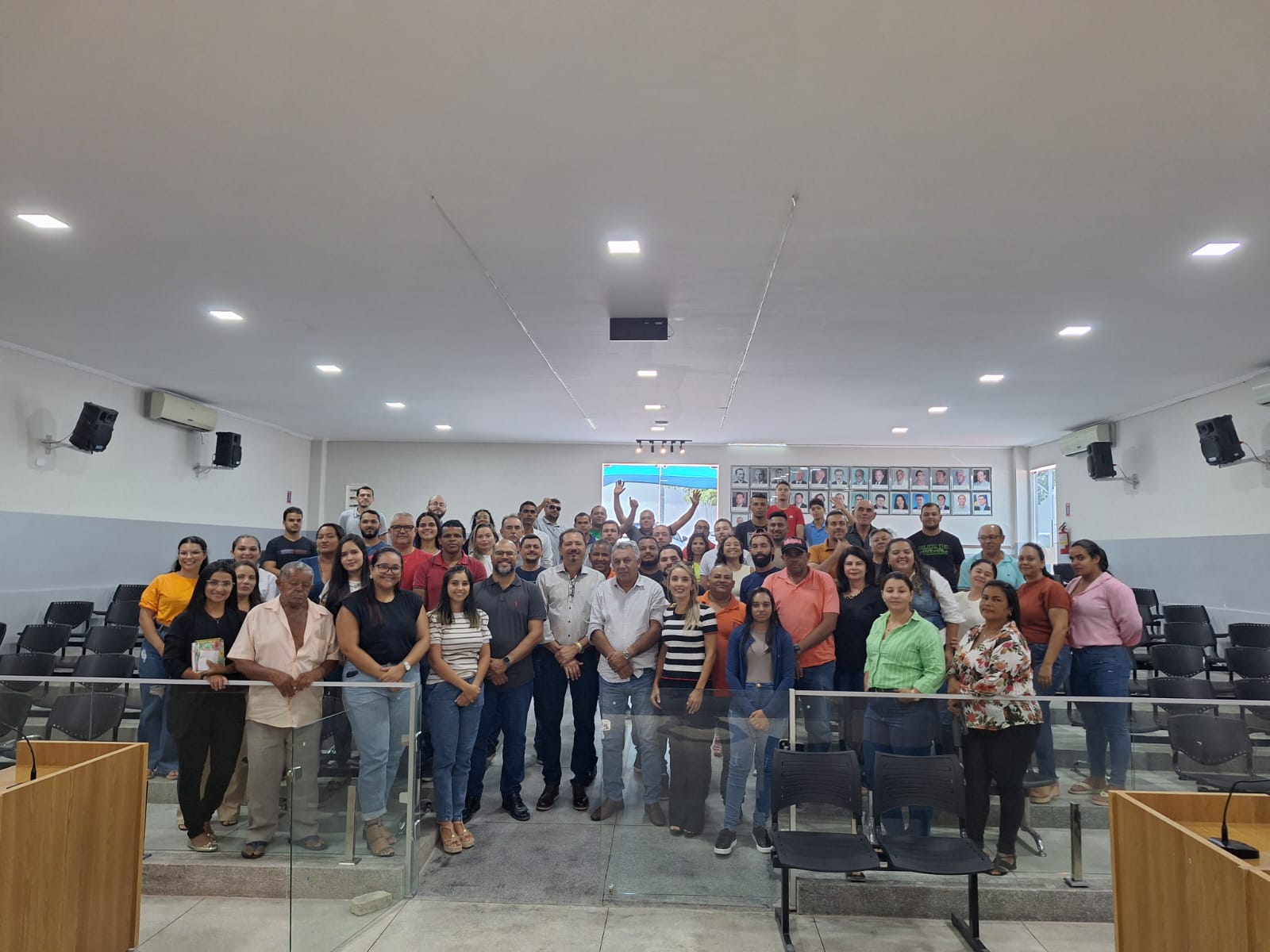 Mesa Diretora reúne servidores e apresenta plano de trabalho