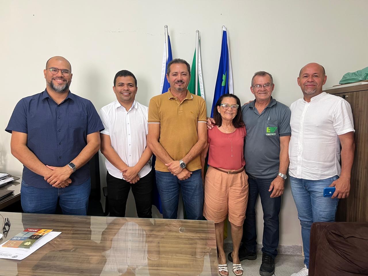 Câmara Municipal de Araripina recebe visita de representantes do Rotary Clube
