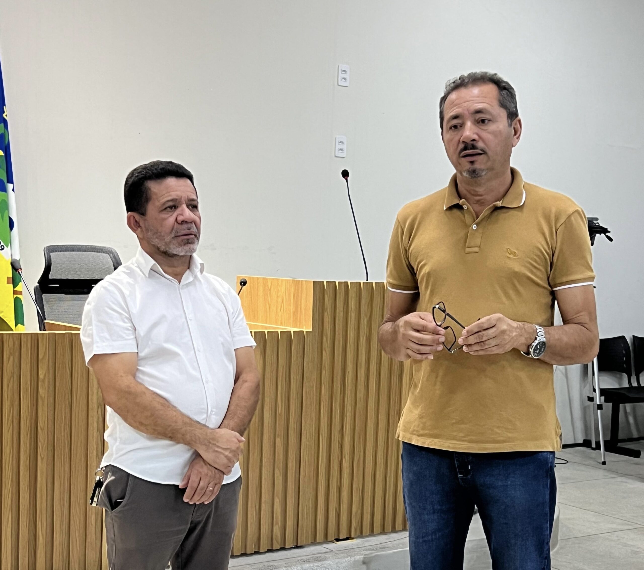 Em visita ao Legislativo de Araripina, Presidente da Câmara de Ipubi se impressiona com estrutura e organização