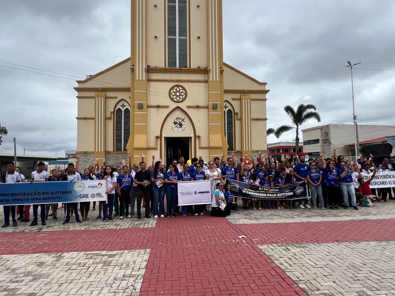 Vereadores participam da 6ª Caminhada Pelo Autismo
