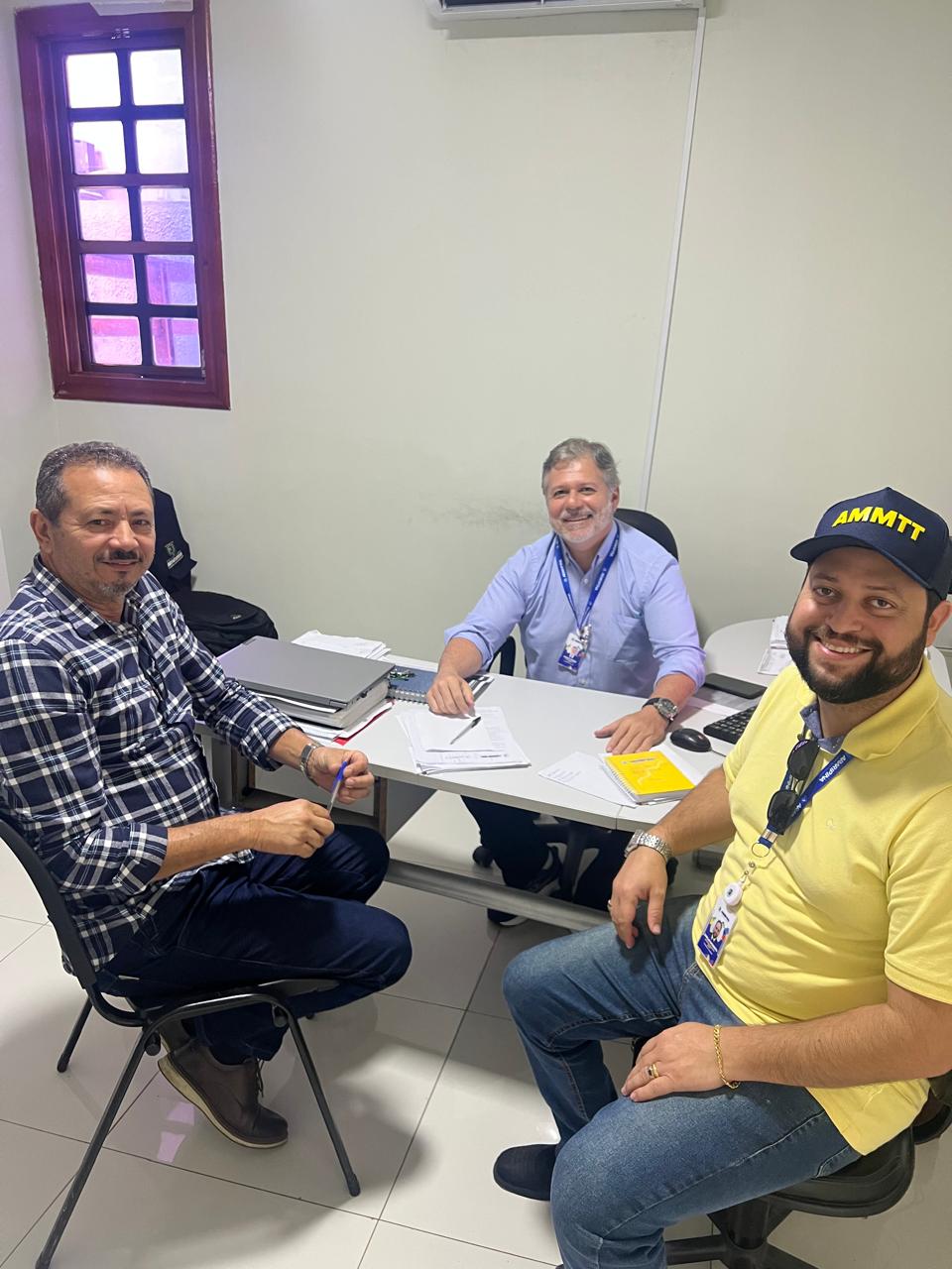 Presidente da Câmara Municipal de Araripina faz visita a Autarquia de Trânsito